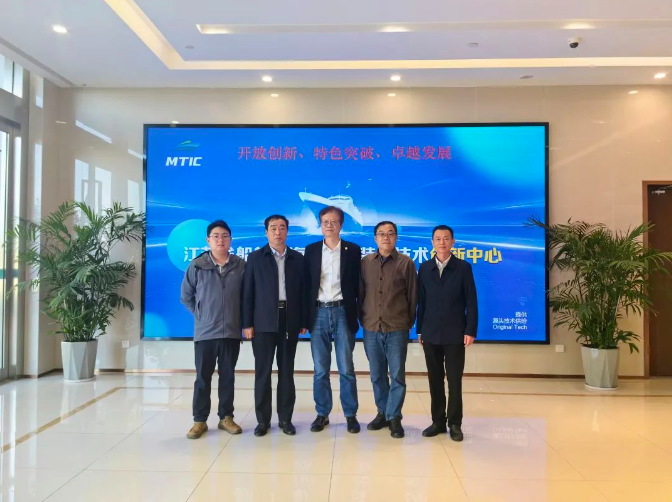 省科技厅区域创新与成果转化处三级调研员邓逸民调研省船舶海工中心